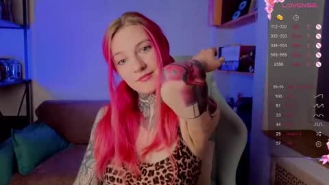 Snapshot of cherry_roxy chatting on 10/16/25, 09:05 Roxy online show from 10/16/25, 09:05