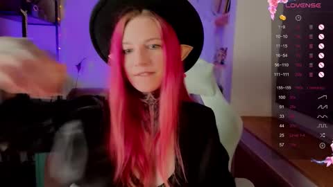 Snapshot of cherry_roxy chatting on 11/02/25, 09:39 Roxy online show from 11/02/25, 09:39