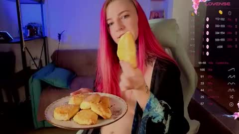 Snapshot of cherry_roxy chatting on 11/14/25, 09:46 Roxy online show from 11/14/25, 09:46