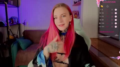 Snapshot of cherry_roxy chatting on 11/17/25, 06:30 Roxy online show from 11/17/25, 06:30