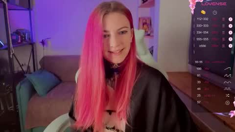 Snapshot of cherry_roxy chatting on 11/18/25, 05:56 Roxy online show from 11/18/25, 05:56