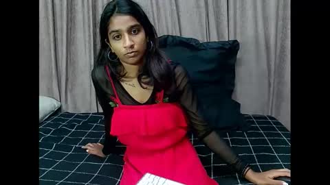 Snapshot of cherryindian4u69 chatting on 01/21/25, 05:05 leah online show from 01/21/25, 05:05