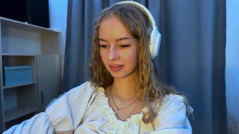 Evie online show from 11/07/25, 07:19