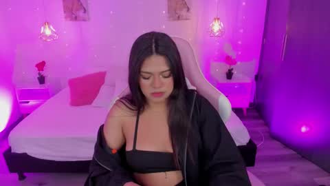 Snapshot of cherryvixen_ chatting on 11/24/25, 05:07 Cherry Vixen online show from 11/24/25, 05:07