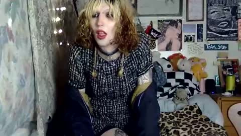 Snapshot of cherstrauberry chatting on 10/16/25, 03:18 cher strauberry online show from 10/16/25, 03:18