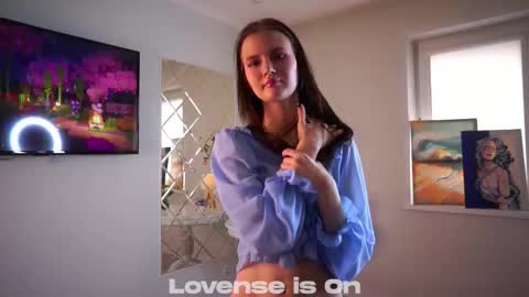 Snapshot of cheryburry chatting on 10/23/25, 03:50 Leia online show from 10/23/25, 03:50