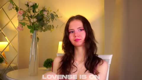 Snapshot of cheryburry chatting on 11/25/25, 02:55 Leia online show from 11/25/25, 02:55