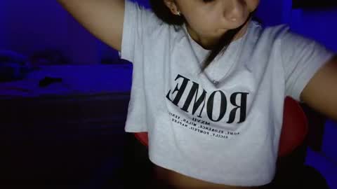 Snapshot of chiara_20 chatting on 11/22/25, 10:20 Airam online show from 11/22/25, 10:20