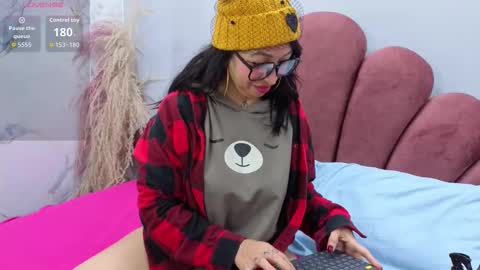 Snapshot of chiarajjones chatting on 11/07/25, 01:33 CHIARA online show from 11/07/25, 01:33