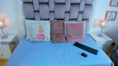 Snapshot of chikibom28 chatting on 10/10/25, 07:57 Chiki online show from 10/10/25, 07:57