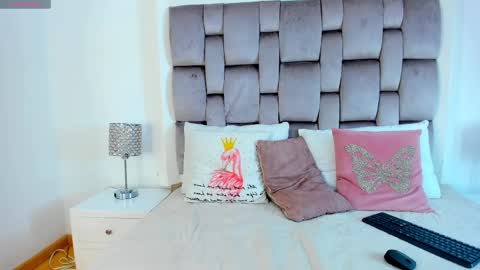 Snapshot of chikibom28 chatting on 10/12/25, 07:46 Chiki online show from 10/12/25, 07:46