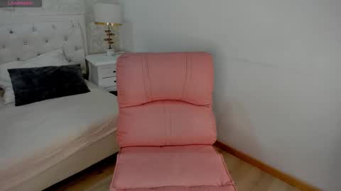 Snapshot of chikibom28 chatting on 10/17/25, 12:52 Chiki online show from 10/17/25, 12:52