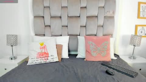 Snapshot of chikibom28 chatting on 10/23/25, 07:45 Chiki online show from 10/23/25, 07:45