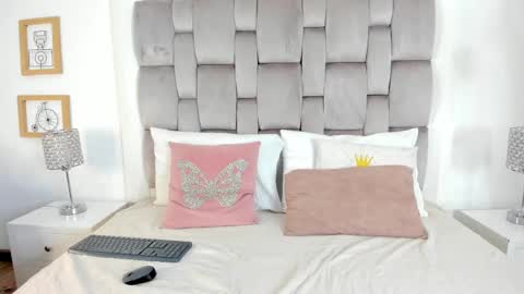 Snapshot of chikibom28 chatting on 10/26/25, 08:15 Chiki online show from 10/26/25, 08:15