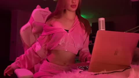 Snapshot of chillgoddess chatting on 01/23/25, 05:21 Goddess Vika - owner of all ur money online show from 01/23/25, 05:21