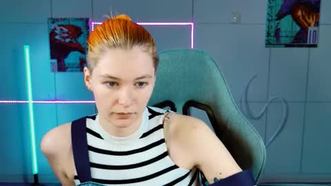 Snapshot of chillsnail_bro chatting on 10/07/25, 05:15 Bella online show from 10/07/25, 05:15