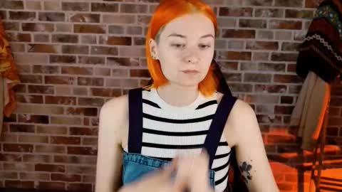 Snapshot of chillsnail_bro chatting on 10/13/25, 05:07 Bella online show from 10/13/25, 05:07