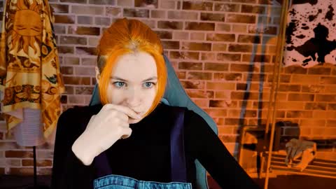 Snapshot of chillsnail_bro chatting on 10/17/25, 05:54 Bella online show from 10/17/25, 05:54