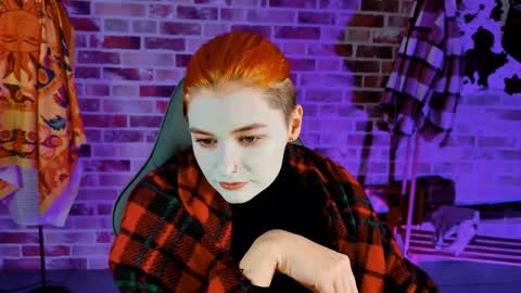 Snapshot of chillsnail_bro chatting on 10/20/25, 05:08 Bella online show from 10/20/25, 05:08