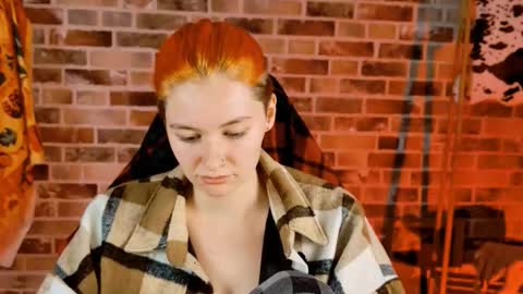 Snapshot of chillsnail_bro chatting on 10/21/25, 05:08 Bella online show from 10/21/25, 05:08