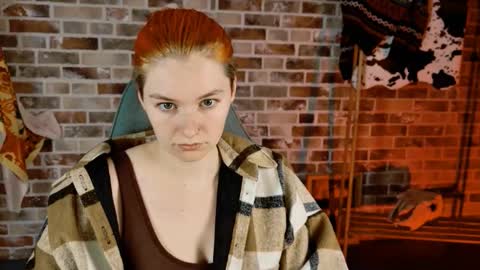 Snapshot of chillsnail_bro chatting on 10/27/25, 05:00 Bella online show from 10/27/25, 05:00