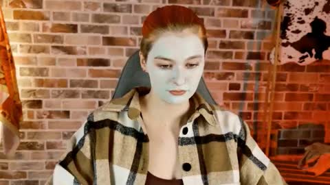 Snapshot of chillsnail_bro chatting on 10/28/25, 05:11 Bella online show from 10/28/25, 05:11