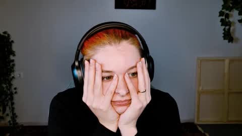 Snapshot of chillsnail_bro chatting on 11/01/25, 09:11 Bella online show from 11/01/25, 09:11