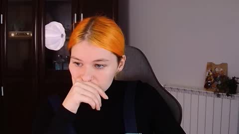 Snapshot of chillsnail_bro chatting on 11/05/25, 09:20 Bella online show from 11/05/25, 09:20