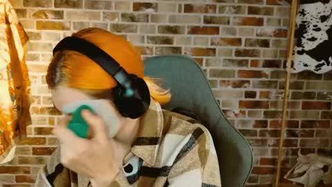 Snapshot of chillsnail_bro chatting on 11/11/25, 09:09 Bella online show from 11/11/25, 09:09