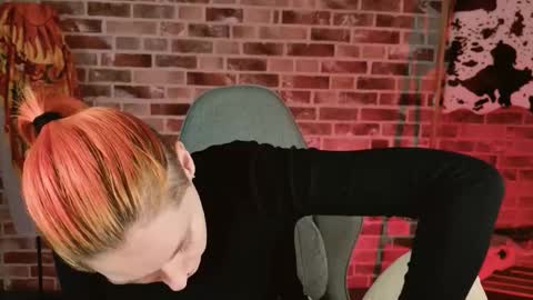 Snapshot of chillsnail_bro chatting on 11/15/25, 09:28 Bella online show from 11/15/25, 09:28