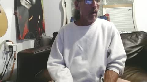 Snapshot of chitwnhustler chatting on 01/05/25, 06:46 SpunHung online show from 01/05/25, 06:46