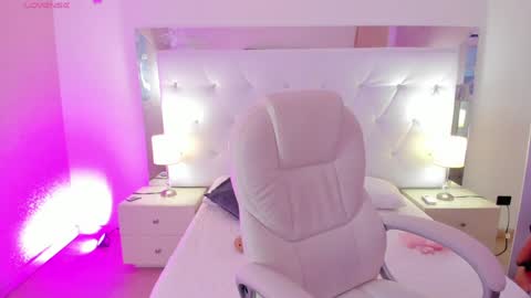 Snapshot of chloe__evans_ chatting on 01/17/25, 11:27 Chloe online show from 01/17/25, 11:27