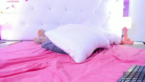 Snapshot of chloe__evans_ chatting on 01/21/25, 05:51 Chloe online show from 01/21/25, 05:51