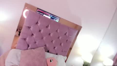 Snapshot of chloe__evans_ chatting on 01/23/25, 08:04 Chloe online show from 01/23/25, 08:04