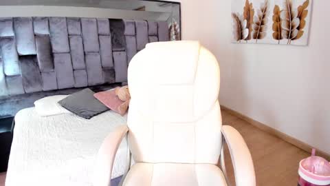 Snapshot of chloe__evans_ chatting on 01/24/25, 11:59 Chloe online show from 01/24/25, 11:59