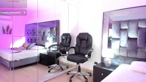 Snapshot of chloe__evans_ chatting on 02/05/25, 08:04 Chloe online show from 02/05/25, 08:04