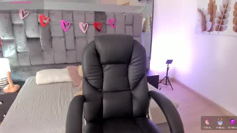 Snapshot of chloe__evans_ chatting on 02/16/25, 01:05 Chloe online show from 02/16/25, 01:05