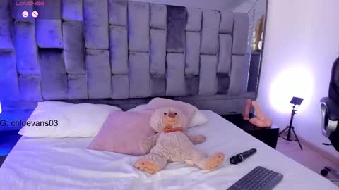 Snapshot of chloe__evans_ chatting on 02/20/25, 12:57 Chloe online show from 02/20/25, 12:57