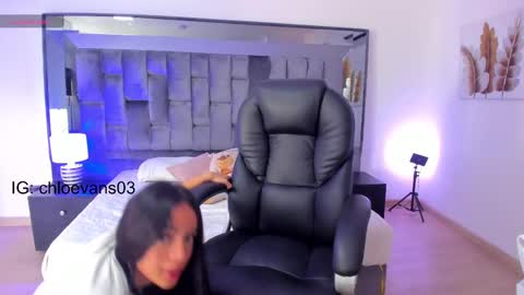 Snapshot of chloe__evans_ chatting on 03/04/25, 11:29 Chloe online show from 03/04/25, 11:29