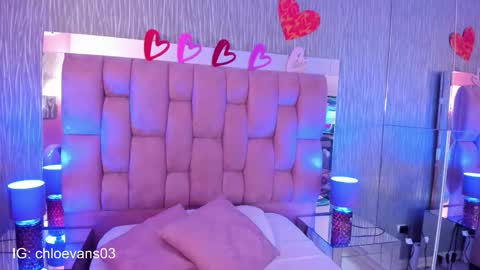 Snapshot of chloe__evans_ chatting on 09/24/25, 11:35 Chloe online show from 09/24/25, 11:35