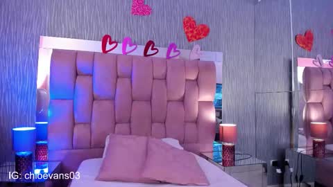 Snapshot of chloe__evans_ chatting on 09/30/25, 11:37 Chloe online show from 09/30/25, 11:37