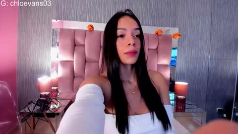 Snapshot of chloe__evans_ chatting on 10/25/25, 11:40 Chloe online show from 10/25/25, 11:40