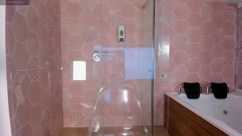 Snapshot of chloe__evans_ chatting on 11/10/25, 11:42 Chloe online show from 11/10/25, 11:42