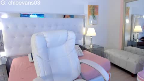 Snapshot of chloe__evans_ chatting on 11/13/25, 11:31 Chloe online show from 11/13/25, 11:31