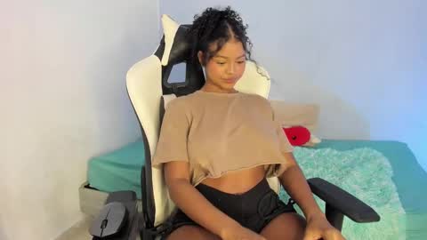 Snapshot of chloe_evans21 chatting on 03/10/25, 07:50 chloe online show from 03/10/25, 07:50