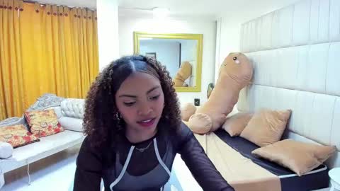Snapshot of chloe_foster__ chatting on 10/20/25, 08:42 Chole online show from 10/20/25, 08:42