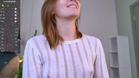 Snapshot of chloe_jeense chatting on 12/23/24, 05:39 Chloe online show from 12/23/24, 05:39