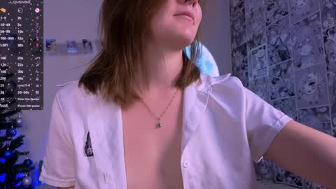 Snapshot of chloe_jeense chatting on 12/31/24, 05:33 Chloe online show from 12/31/24, 05:33