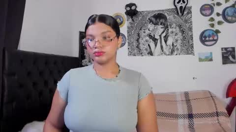Snapshot of chloe_kisses chatting on 09/27/25, 11:04 chloe_kisses online show from 09/27/25, 11:04