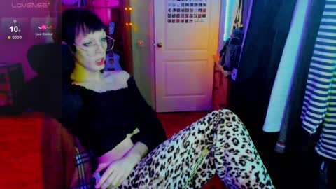 Snapshot of chloe_lorelai chatting on 01/07/25, 09:50 Chloe-Lorelei online show from 01/07/25, 09:50